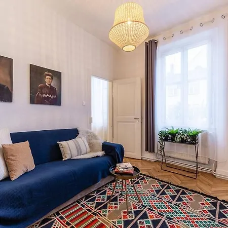 Charmant City Center Apartment