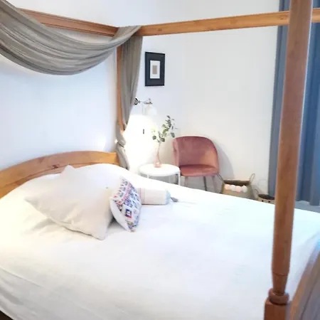 Charmant City Center Apartment